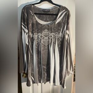 Monoreno Gray and White Women's Top